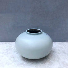 画像をギャラリービューアに読み込む, Vintage Vase #1