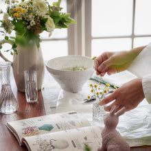 画像をギャラリービューアに読み込む, エリ『毎日が楽しくなる イラスト花図鑑』【5営業日以内に発送】